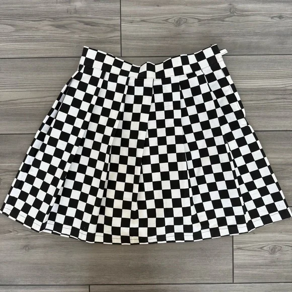 LOVE TOO TRUE checkered pleated skater skirt - Picture 4 of 5